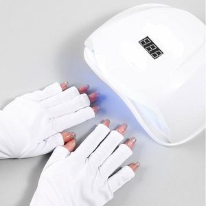Paire de séchoirs à ongles manucure gants résistants aux UV ongles de luminothérapie isolés doigt qui fuit pour sèche-ongles