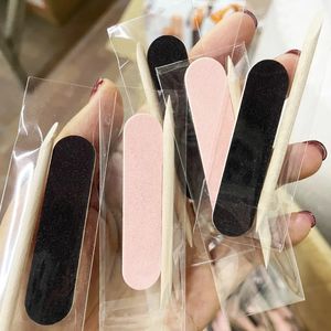 Nagelvijlen 50 stuks Wegwerp nagelreinigingsverzorgingsset Mini nagelvijlsticks Nail Art Tool Draagbare vijl Nagelaccessoires Manicurebenodigdheden 231123