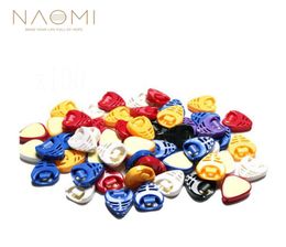 Naomi Guitar Picks Houlder 100pcs Adhesive Pick Plectrum Holder Assortid Guitar Picks Holder Guitar Parts Accessories New2746227