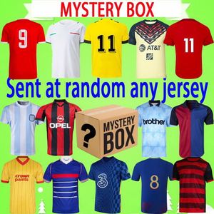 Maillots de football de la Ligue nationale des clubs Mystery Boxes Promotion de dédouanement Maillots de football de qualité thaïlandaise Maillot vierge ou de joueur Tout neuf avec des étiquettes cueillies à la main au hasard