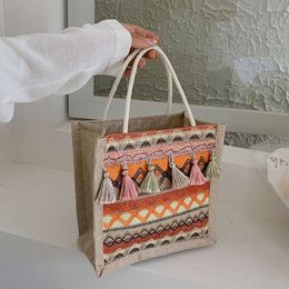 Sac à main de Style National pour femmes, nouvelle tendance d'été, sac à bandoulière de personnalité avec pompon, fourre-tout décontracté en toile, 2023