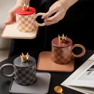 Plat de tasse en céramique d'échiquier créatif de style à la mode nationale avec la cuillère de couverture grande tasse ronde de poignée tasse de café de bureau tasse à boire à la maison