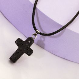 Collier de croix en pierre noire noire naturel