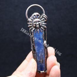 Natuurlijke blauwe Kyanite edelsteen zon Glimlachende gezicht hanger onregelmatige ruwe kristallen charme in koperen punk retro vintage sieraden amulet voor transcendentaal bewustzijn