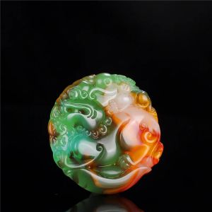 Collier de bijoux de jade sculpté à la main de couleur naturelle