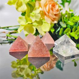 Natuurlijke kristallen piramide energiesteen ornament voor genezing en zuivering van ruw erts door driehoekig huis Feng Shui te snijden