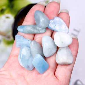 Protolithe aquamarine en pierre de cristal naturel