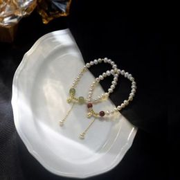 Pulseira de pérolas naturais de água doce, pulseira feminina, Hotan Jade, design pequeno, luxo, retrô, joias de mão para namorada