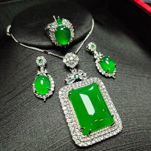 Natural Green Jade 925 Silver avec Zircon Emerald Rectangle Myanmar Jadeite Pendant Collier Boucles d'oreilles Ensemble d'oreilles Ensemble pour femmes bijoux