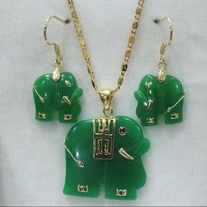 Jade vert naturel / jade rouge sculpté éléphant pendentif 14K GP collier boucles d'oreilles ensemble