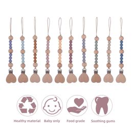 Cadena de chupete de madera con corazón Natural para bebé, soporte para chupete de silicona, Clips, chupete de calidad alimentaria, juguetes de práctica para dientes de recién nacido, cuentas de dentición