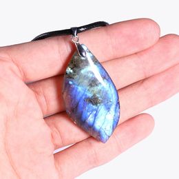 Labradorite naturelle originale pierre pendentif forme de feuille polie pierre d'énergie de guérison augmenter le charme bijoux unisexe