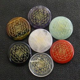 Natuurlijke losse edelstenen 7-kleuren chakra's stenen ornament gegraveerd geometrisch driehoekspatroon Sri Yantra yoga meditatie prop reiki S274D