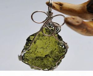 Natuurlijke Moldaviet Groen Kristal Energie Steen Hanger Voor Mannen En Vrouwen Paar ketting Fijne Sieraden LJ2010167338176