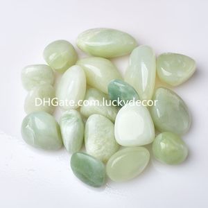 Naturel New Jade Serpentine Healing Gemstone Tumblestones Artisanat 1000g Vente en gros Freeform 20-30mm Poli Tumbled Pierres protectrices / calmantes / anti-dépression