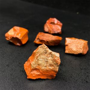 Natuurlijke kwarts rode jaspis kristal ruwe edelstenen en mineralen genezende ruwe stenen als geschenk