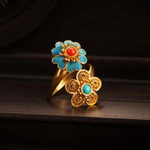 Anillo abierto de flor de turmalina roja del sur natural Estilo de palacio retro chino Artesanía de oro antiguo única joyería de lujo para damas de oro amarillo de 14 k