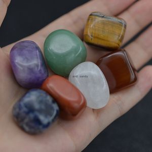 Natuursteen gepolijste energie 7 Chakra Stone Arts tuimelde Quartz Yoga Energy Bead voor genezende decoratie Velet Bag Packing Tiger Eye Amethist Agate