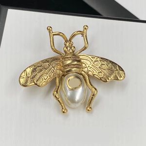 Broche broche nature. bronze burt's bees gros ventre de perles broche de luxe rétro classique Designer pour les femmes. Le choix des hommes et des femmes qui réussissent