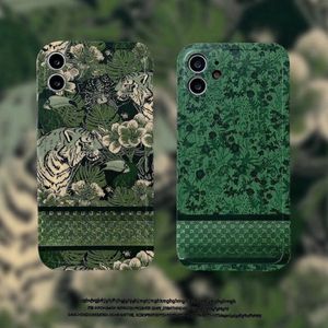 Coque de téléphone design avec lettres de tigre inspirées de la nature pour iPhone 15 Pro Max 14 Pro Max 15Pro 14Pro 13 13Pro 12 11 ProMax, parfaite pour les amateurs de fleurs d'herbier