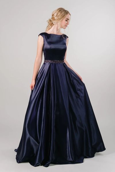 Robes de bal modestes en satin bleu marine A-ligne avec mancherons col bijou taille perlée adolescents formelles robes de soirée modestes sur mesure