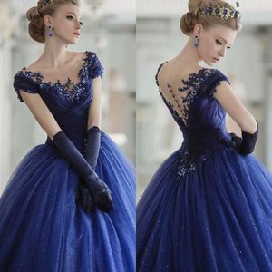 Marineblauw prinses baljurk prom jurken 2017 pure nek kant applique cap sleeve avondjurken terug bedekte knoppen quinceanera jurken