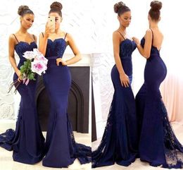 Marineblauw spaghetti riemen satijnen zeemeermin lange bruidsmeisje jurken kant applique bruiloft guest meid van eer jurken BA7878