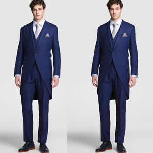 Smokings de mariage bleu marine Un bouton Slim Fit Costumes pour hommes Groomsmen Trois pièces Prom Party Groom Wear