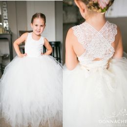 Cuello Encantador Correas de tripulación Vestidos de niña de flores Boho Niños Tul blanco Niñas largas Vestidos formales para bodas Vestido de cumpleaños de primera comunión s