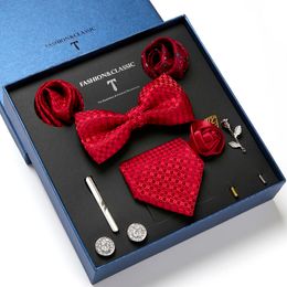 Nek Tie Set Fashion Ties For Men Silk Butterfly Bowtie Red Designer Hanky ​​Cufflinks Rapel Pin Tie Clips ingesteld in mooie cadeaubakbox Packing 230210