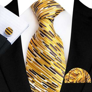 Nek Tie Set Flower Dot Silk Ties For Men Luxe 8 cm brede bloemen Wed Ntrakvoeten Pocket vierkante manchetknopen Set Fashion For Men Party Wedding Gift