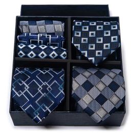 Coup de cou Set Silk de soie de qualité supérieure présente 3 sets à cravate Pocket Clares Cufflink Set pour hommes Boîte à cravate accessoires de mariage floral