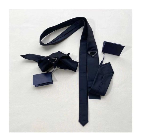 Cravates 2021 Unisexe Hommes Écharpe Classique De Luxe Cravate Hommes Bracelet Hip Hop Étoile À Cinq Branches Broderie Triangle Métal Badge Triangulaire