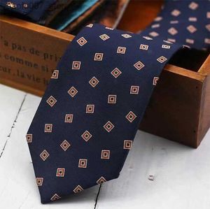 Coules de cou 2024 Nouvelle cravate Stripe Match Polyester Tie Fashion Fashion Polvaleur 8cm Tie à main
