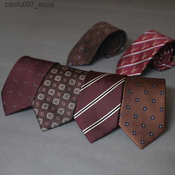 TIPA CORTE DE NECLO 8cm Atendería formal Fashionable Red oscuro Coffee Camino Camiseta Groomsman Traje de traje de traje Host Stripe Collarq