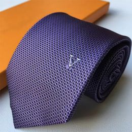 Corbatas para el cuello Marca Corbata para hombre Corbata de seda Diseñador Púrpura Jacquard Fiesta Boda Negocio Tejido Lujo Moda A cuadros Diseño casual Caja Traje Corbata