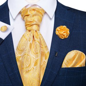 Corbatas para el cuello Boda clásica Ascot Tie para hombres Oro amarillo Paisley rojo Bufanda floral Corbata de seda Broche Pin Set Cravat Ascot Tie para banquete 230818