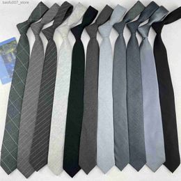 Coules de cou gris foncé noire cravate coton dessinée à la main Version coréenne Modèle de couleur solide style collège de style britannique décontracté gratuit