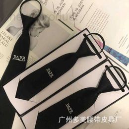 Cravates de cou Designer Classique Noir Brodé Cravate Femmes Style Académie Chemise Polyvalente Facile à Apprendre Fermeture À Glissière Lettre Cravate 3JFR
