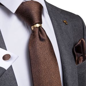 Coules de cou Designer pour hommes cravates de mariage en soie solide brun pour hommes Dibangu Hanky Cufflinks Set Set Business ZH027136 231204