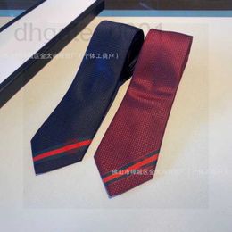 Cravates de cou Designer New Business Soie de mûrier Little Bee Tie Cravate en soie rayée Jacquard pour hommes 6EO4