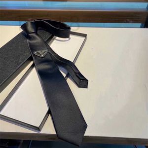 Cravates de cou Designer nouveau logo triangle inversé noeud papillon unisexe réglable et à la mode noir 7CM chemise décoration tendance 33XP