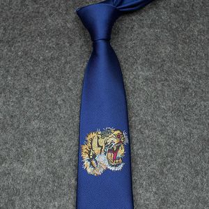 Corbatas para el cuello Diseñador personalizado Cabeza de tigre Corbata bordada Estrella azul marino Mismo estilo Novio de boda y Padrino Instagram Corbata para hombre AU72