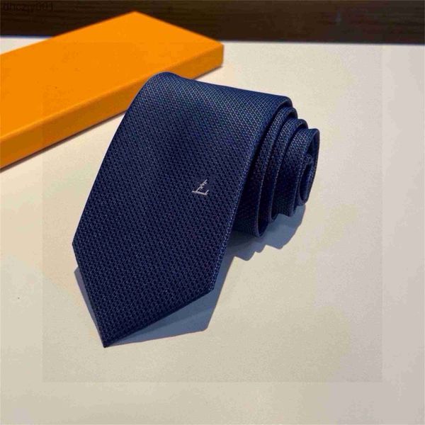 Coules de cou Stripe Stripe brodered Army Green Men Silk Tie Business Casual Fashion High Quality Arc 024 H40E