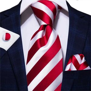 Coules de cou Hi Tie Rouge Fashion Business Striped% Silk Mens Tie Colliline 8,5 cm Tie Mens Formes de luxe Qualité de mariage Gravata Q240528