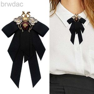 Nekbanden Koreaanse versie van retro zwarte bijen vlinderdas broches modeheren en dames college stijl shirt accessoires 240407