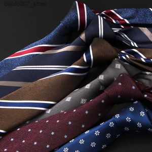 Coules de cou Mentes Formal Business Professional Work Stripe Stripe Trip 8 cm Tie à main florale décontractée