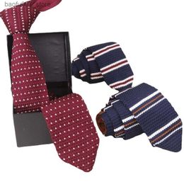 Coules de cou Homme à cravate tricotée Version étroite 7 cm Laine pointue ponctuelle Business Business Casual Wedding Giftq Trendq