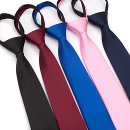 Coules de cou Homme Décolleté Zippe Lazy Tie à la mode solide 6cm Tie Mens Gravatas Handle Clie à arc pour hommes Accessoires de mariage Q240528