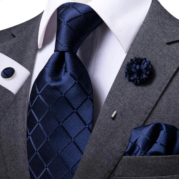 Cravates Hommes Cravate 85cm Bleu Marine Plaid Soie Cravate Poche Carrée Bouton De Manchette Broche Cadeau De Mariage Pour Hommes Hitie Designer 231214